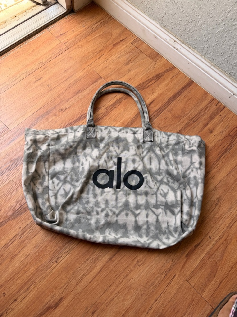 ALO Yoga Canvas Tote in Light Gray and Cream Tie-Dye